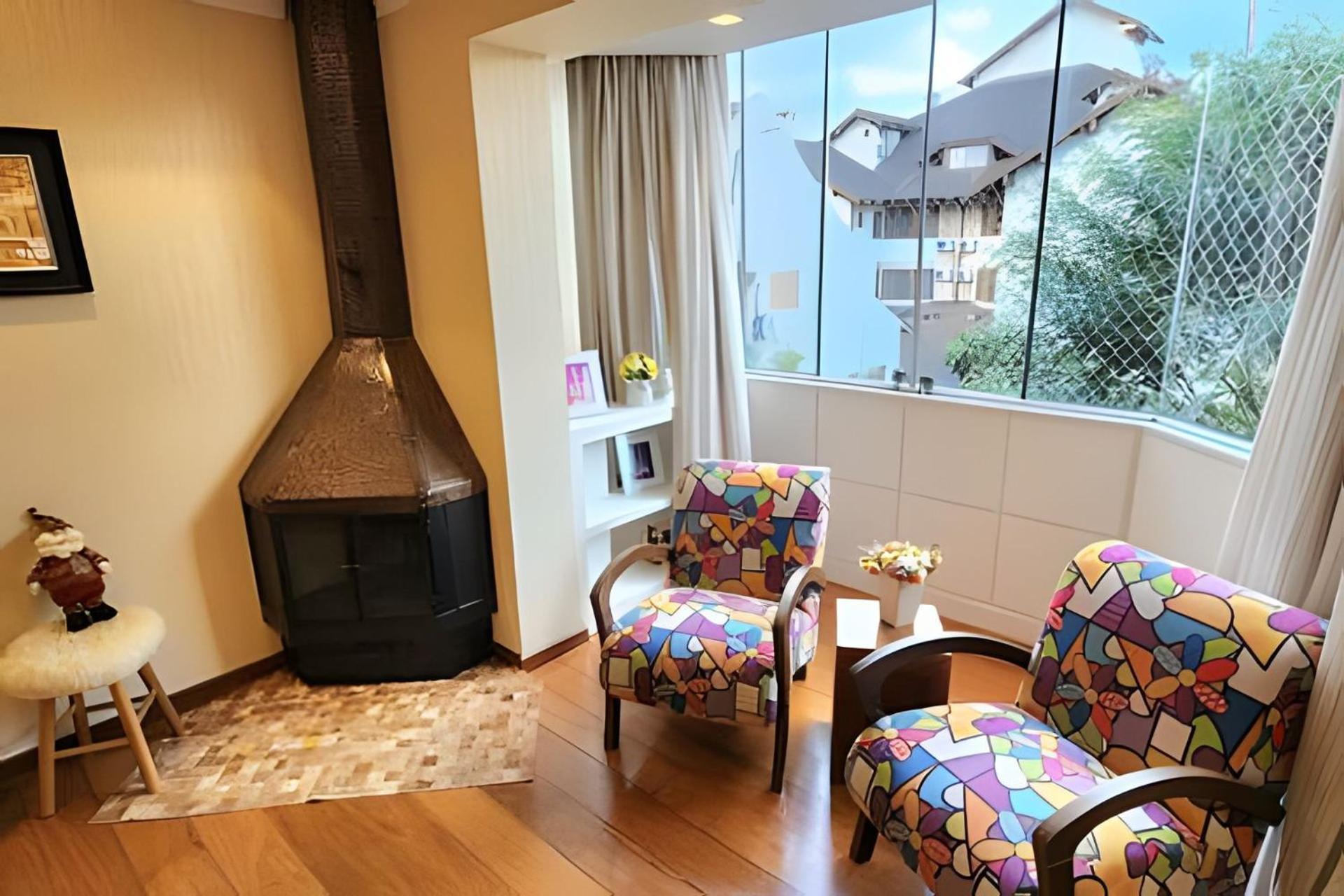 Maravilhoso apartamento no centro de Gramado Exterior foto
