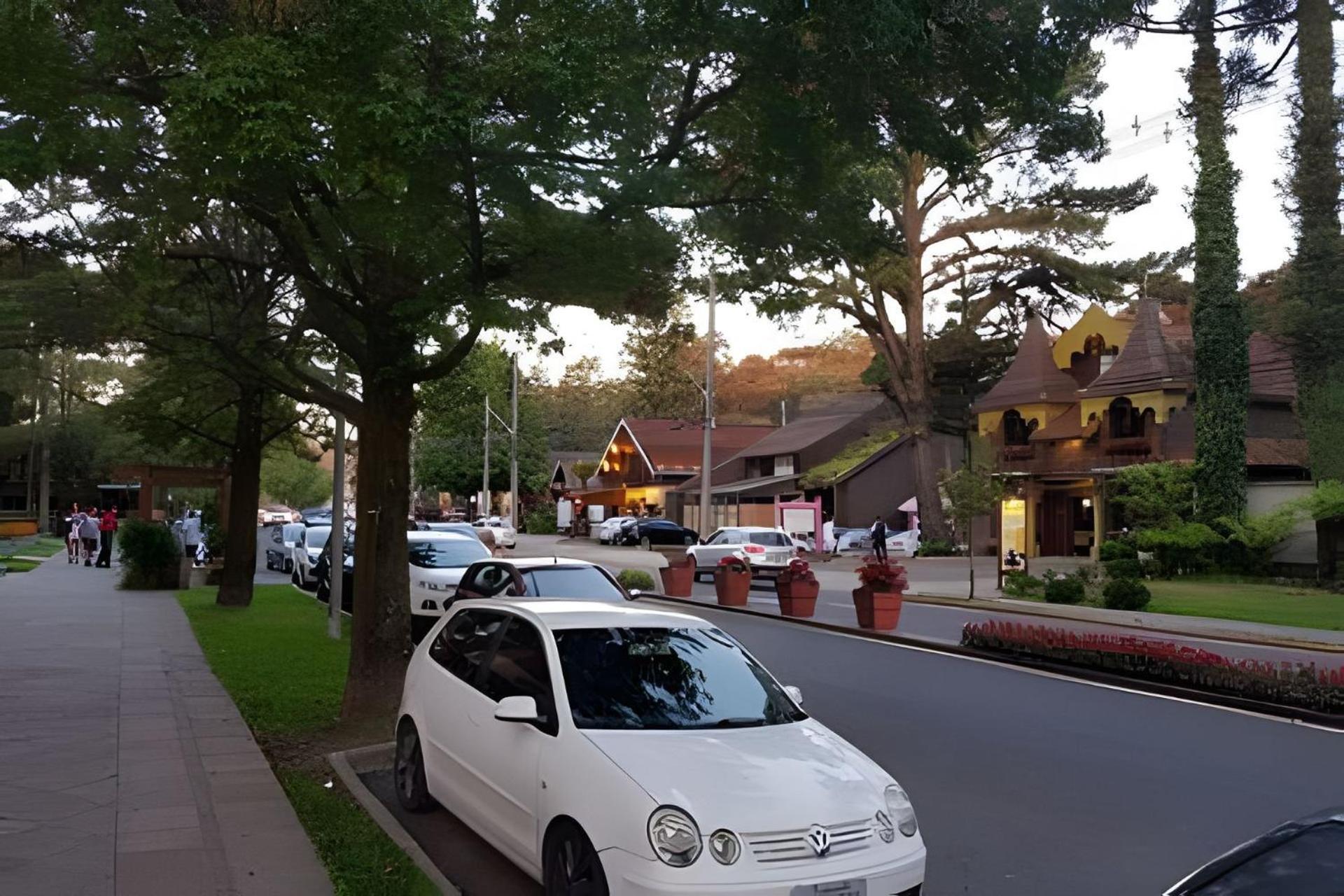 Maravilhoso apartamento no centro de Gramado Exterior foto